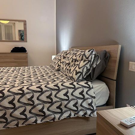 Modern Cenisio Apartment - Self Check-In & Parking Milão Exterior foto